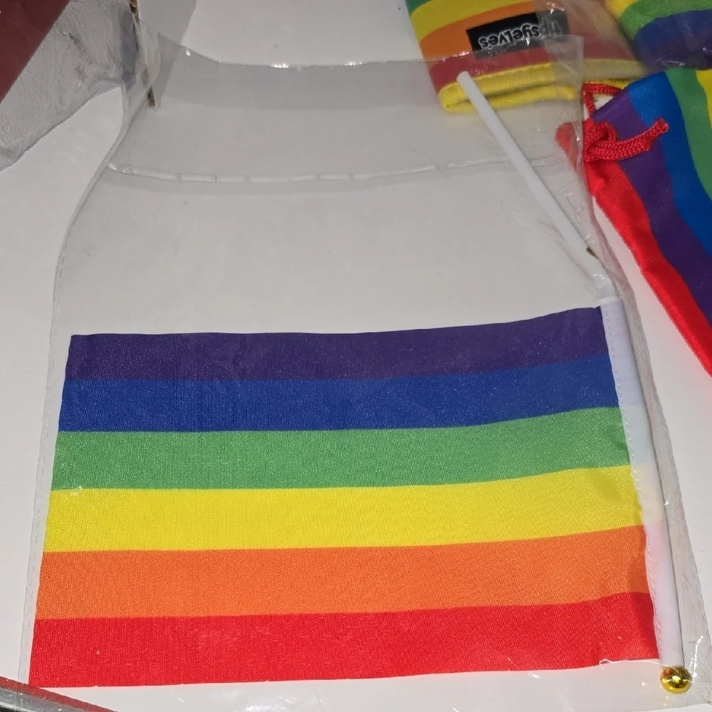 Tipsy Elves add color